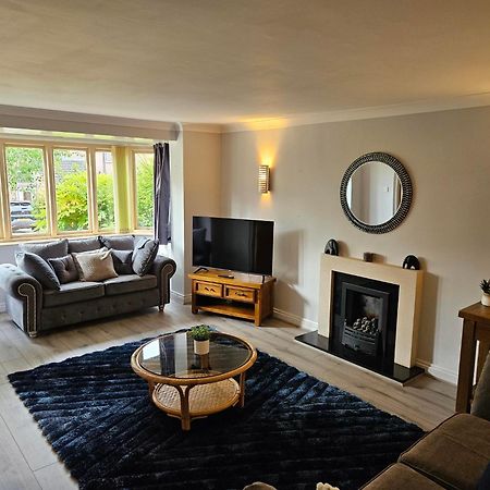 Redcot Gardens Stamford 4 Bed Contractor Familt Home With Parking Bagian luar foto
