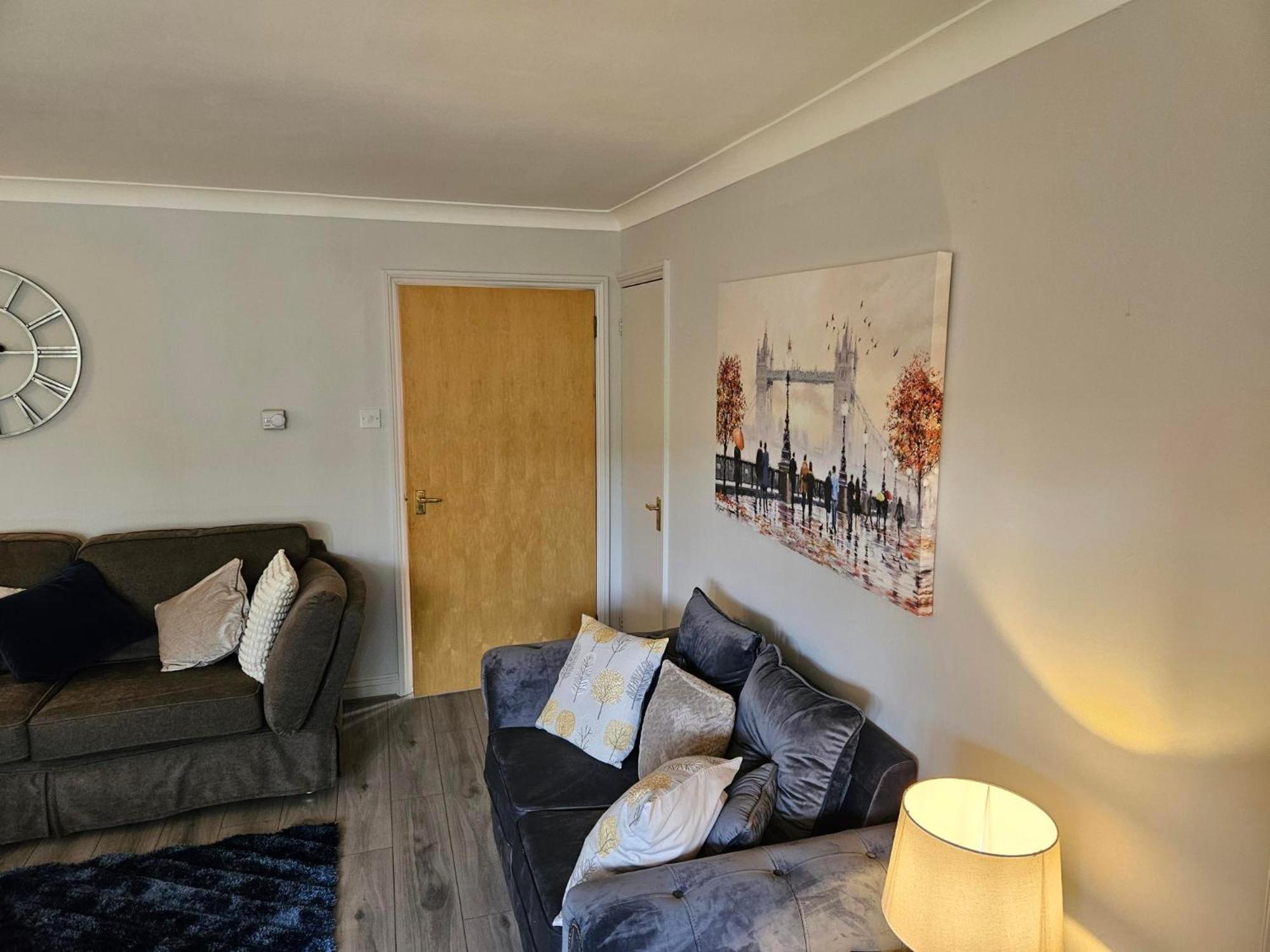Redcot Gardens Stamford 4 Bed Contractor Familt Home With Parking Bagian luar foto
