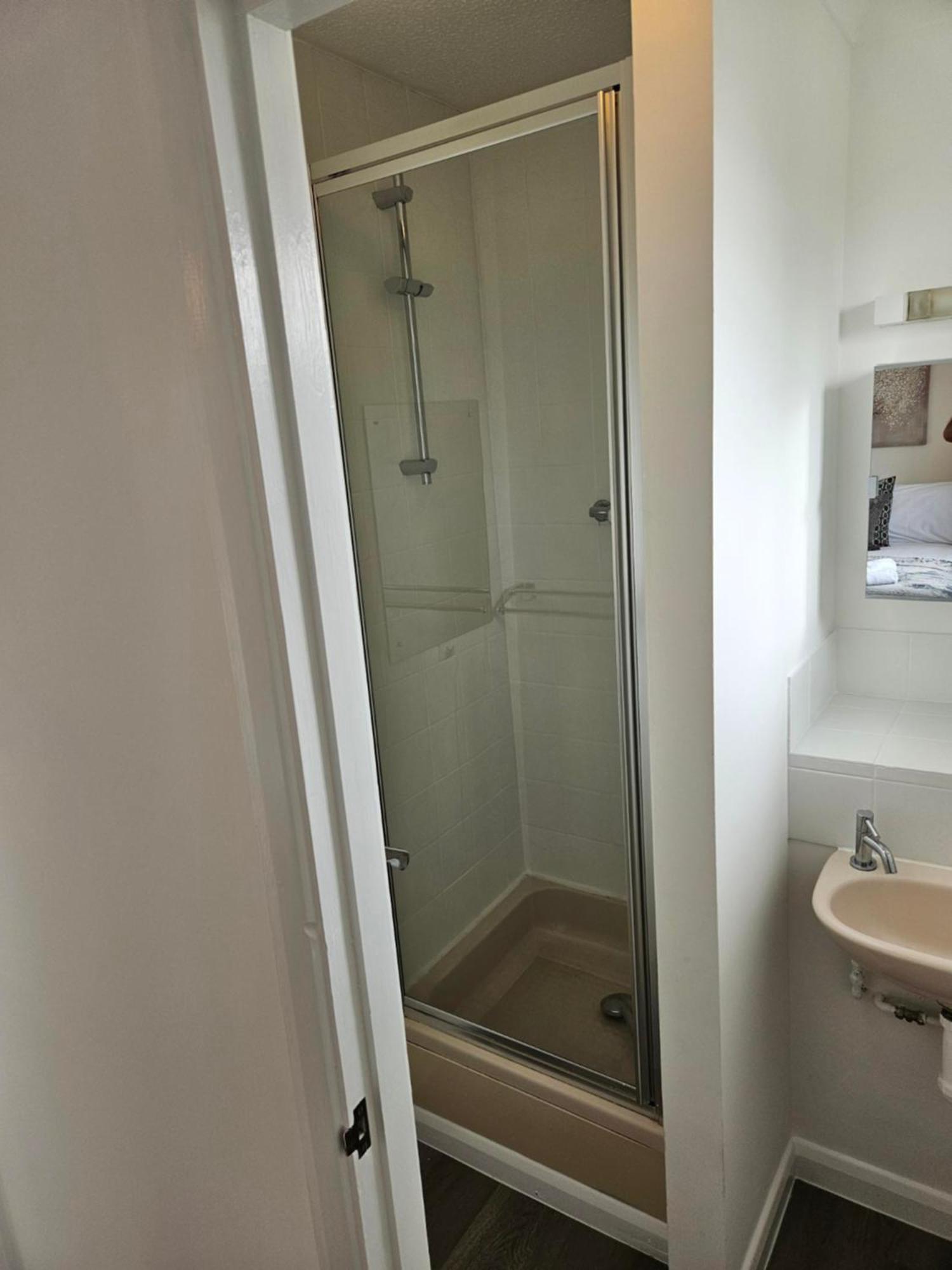 Redcot Gardens Stamford 4 Bed Contractor Familt Home With Parking Bagian luar foto