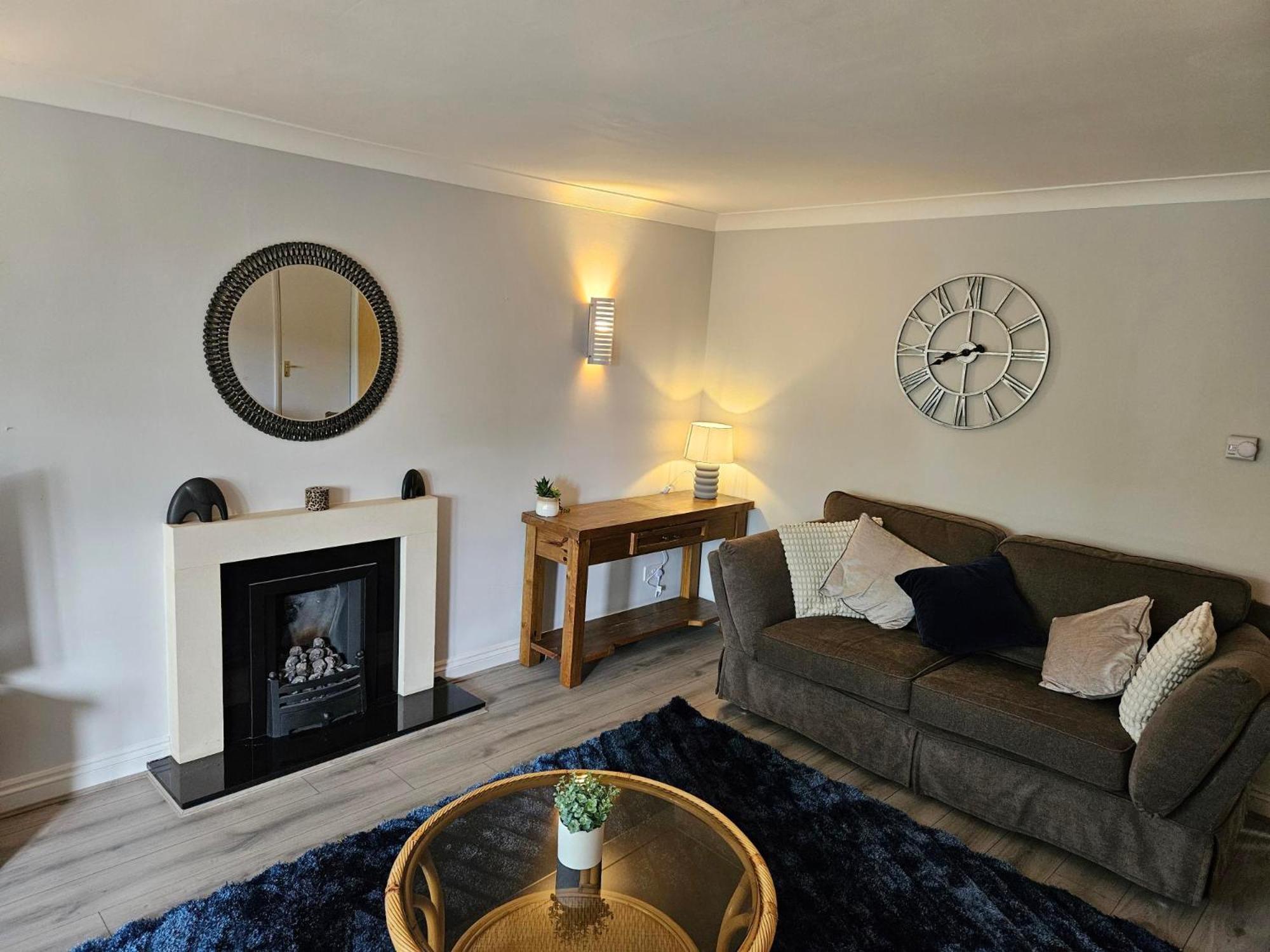 Redcot Gardens Stamford 4 Bed Contractor Familt Home With Parking Bagian luar foto