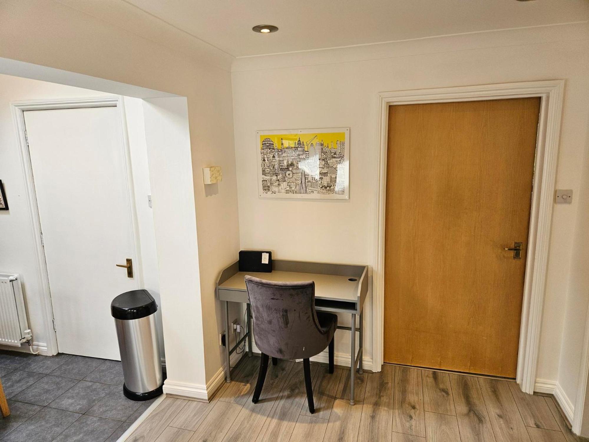Redcot Gardens Stamford 4 Bed Contractor Familt Home With Parking Bagian luar foto