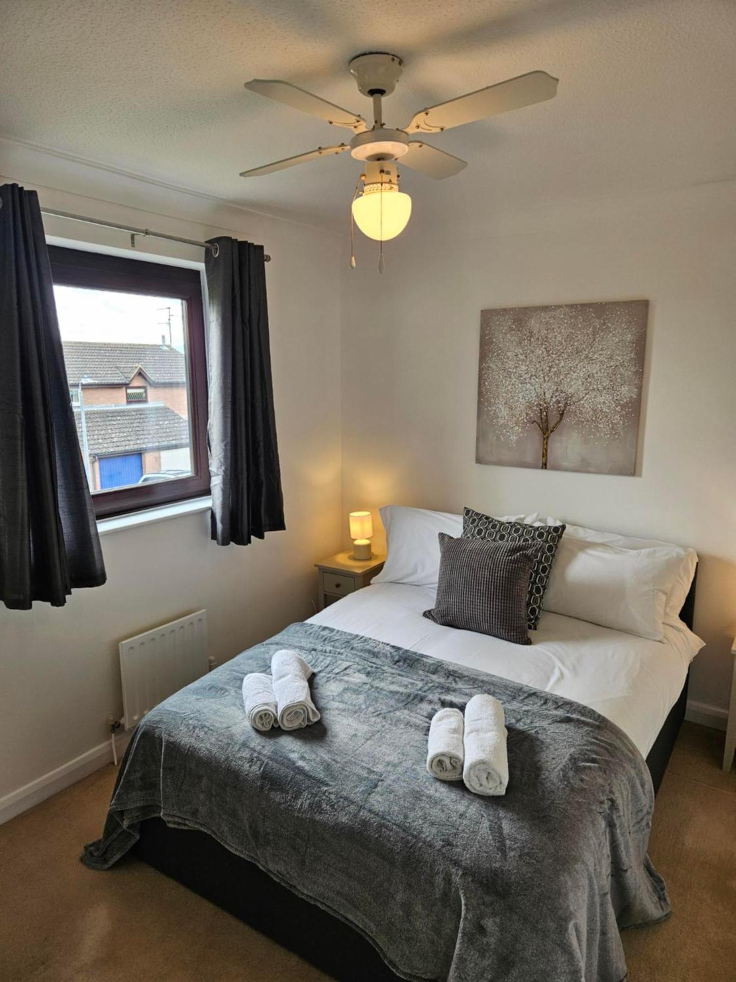 Redcot Gardens Stamford 4 Bed Contractor Familt Home With Parking Bagian luar foto