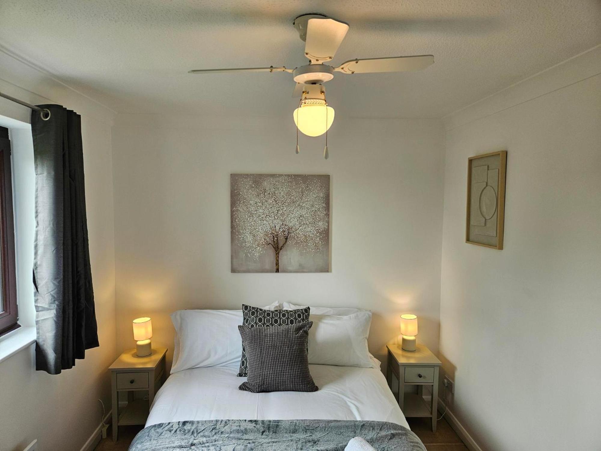 Redcot Gardens Stamford 4 Bed Contractor Familt Home With Parking Bagian luar foto