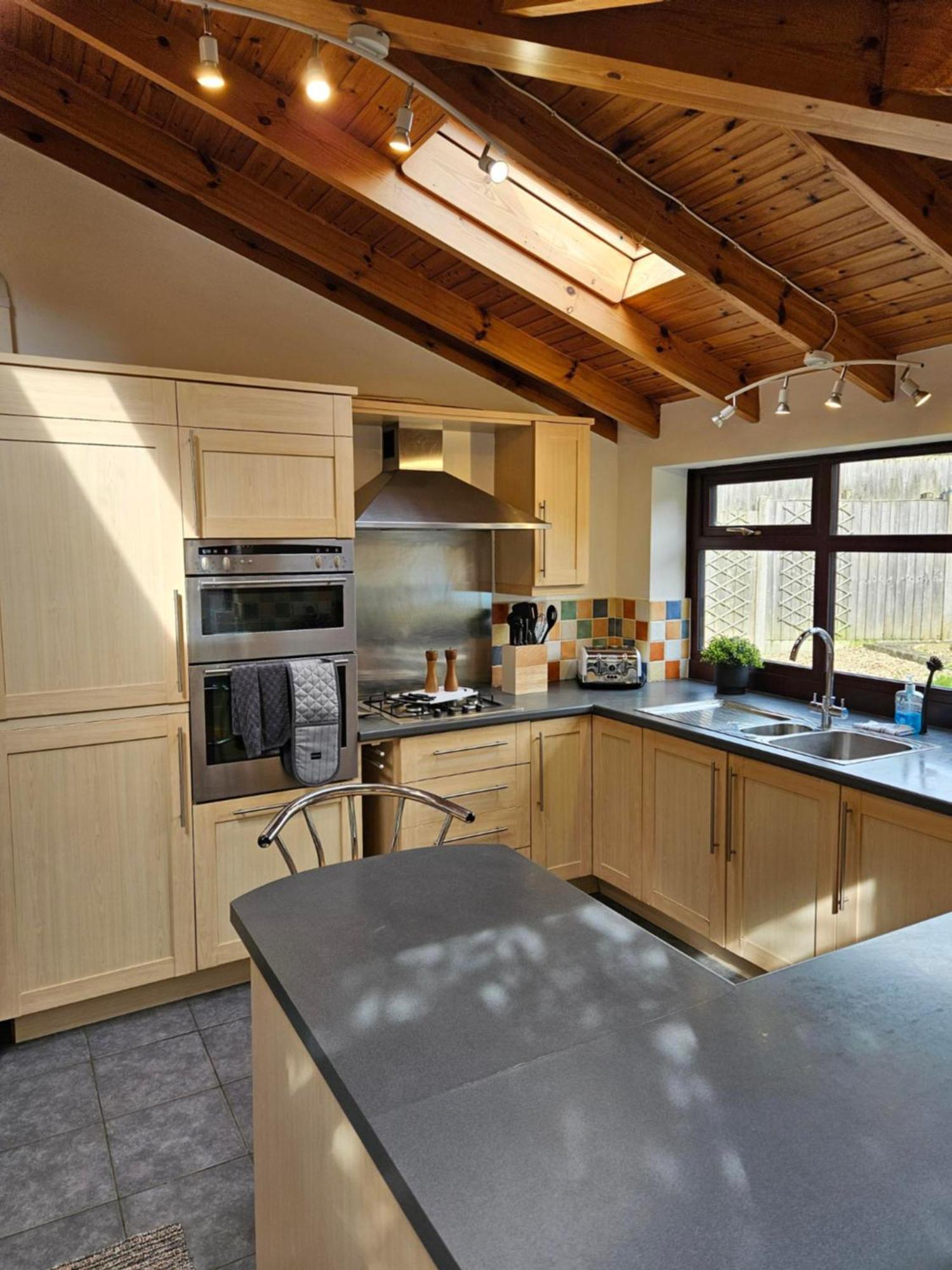 Redcot Gardens Stamford 4 Bed Contractor Familt Home With Parking Bagian luar foto