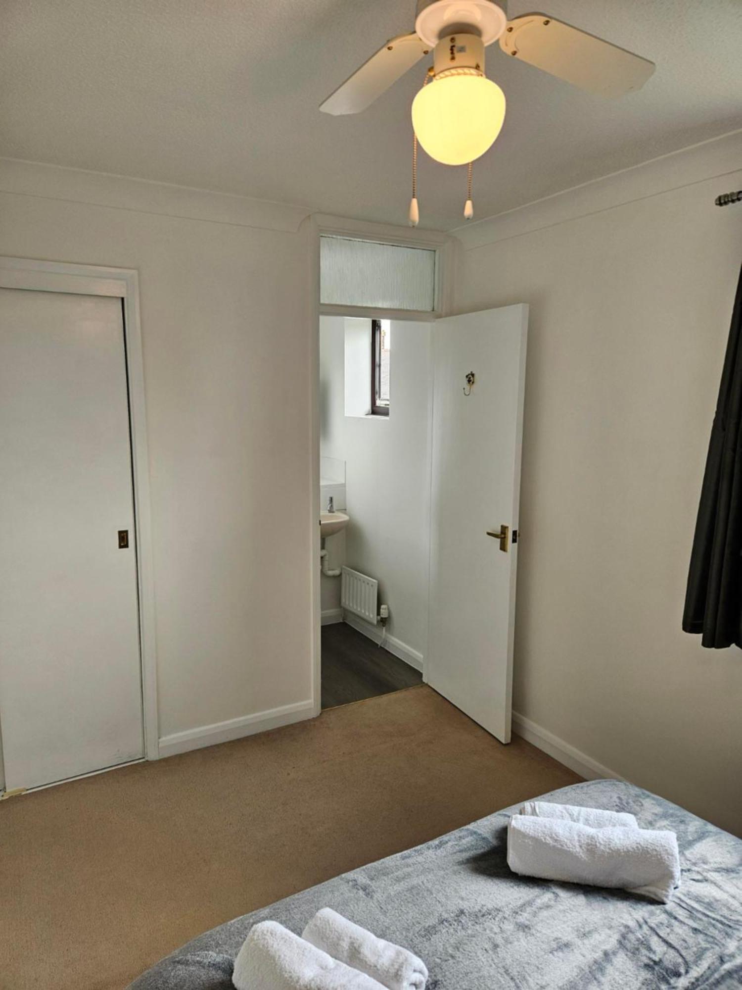 Redcot Gardens Stamford 4 Bed Contractor Familt Home With Parking Bagian luar foto