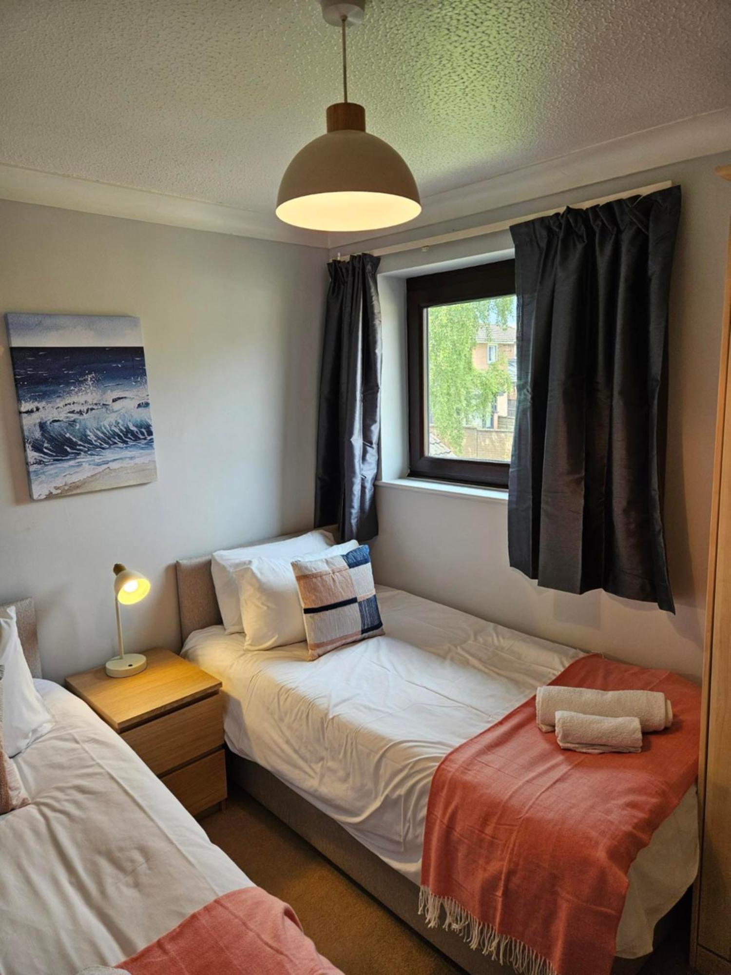Redcot Gardens Stamford 4 Bed Contractor Familt Home With Parking Bagian luar foto