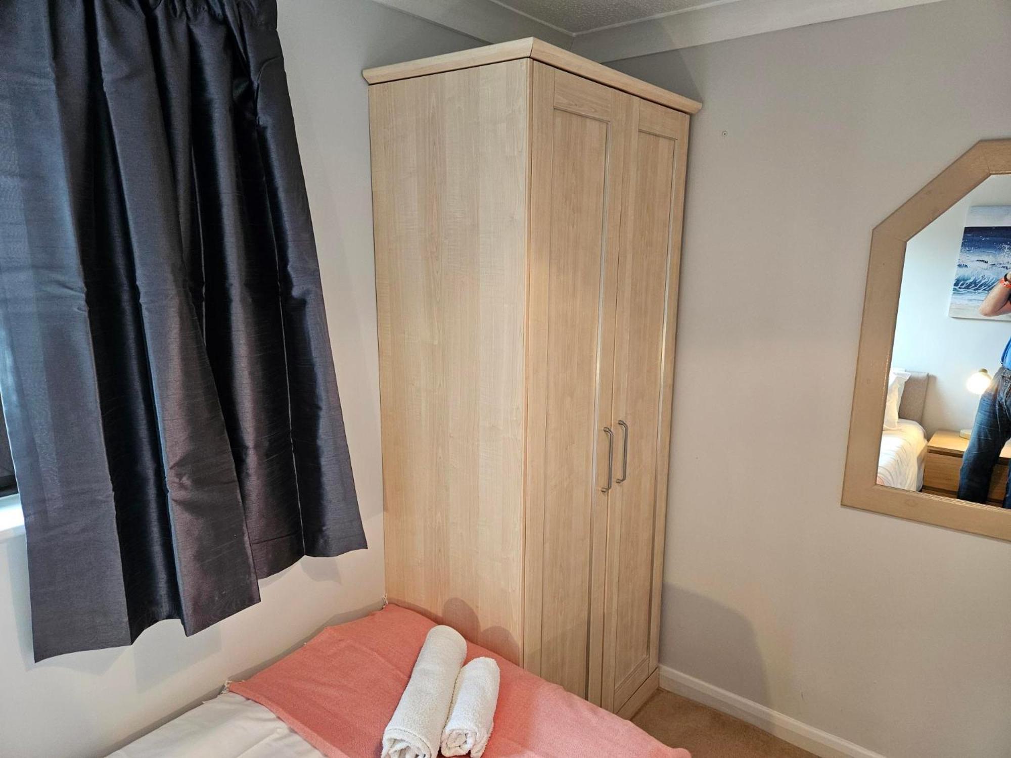 Redcot Gardens Stamford 4 Bed Contractor Familt Home With Parking Bagian luar foto