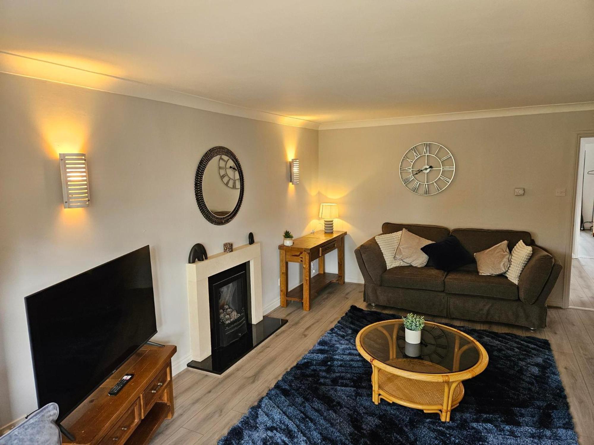 Redcot Gardens Stamford 4 Bed Contractor Familt Home With Parking Bagian luar foto