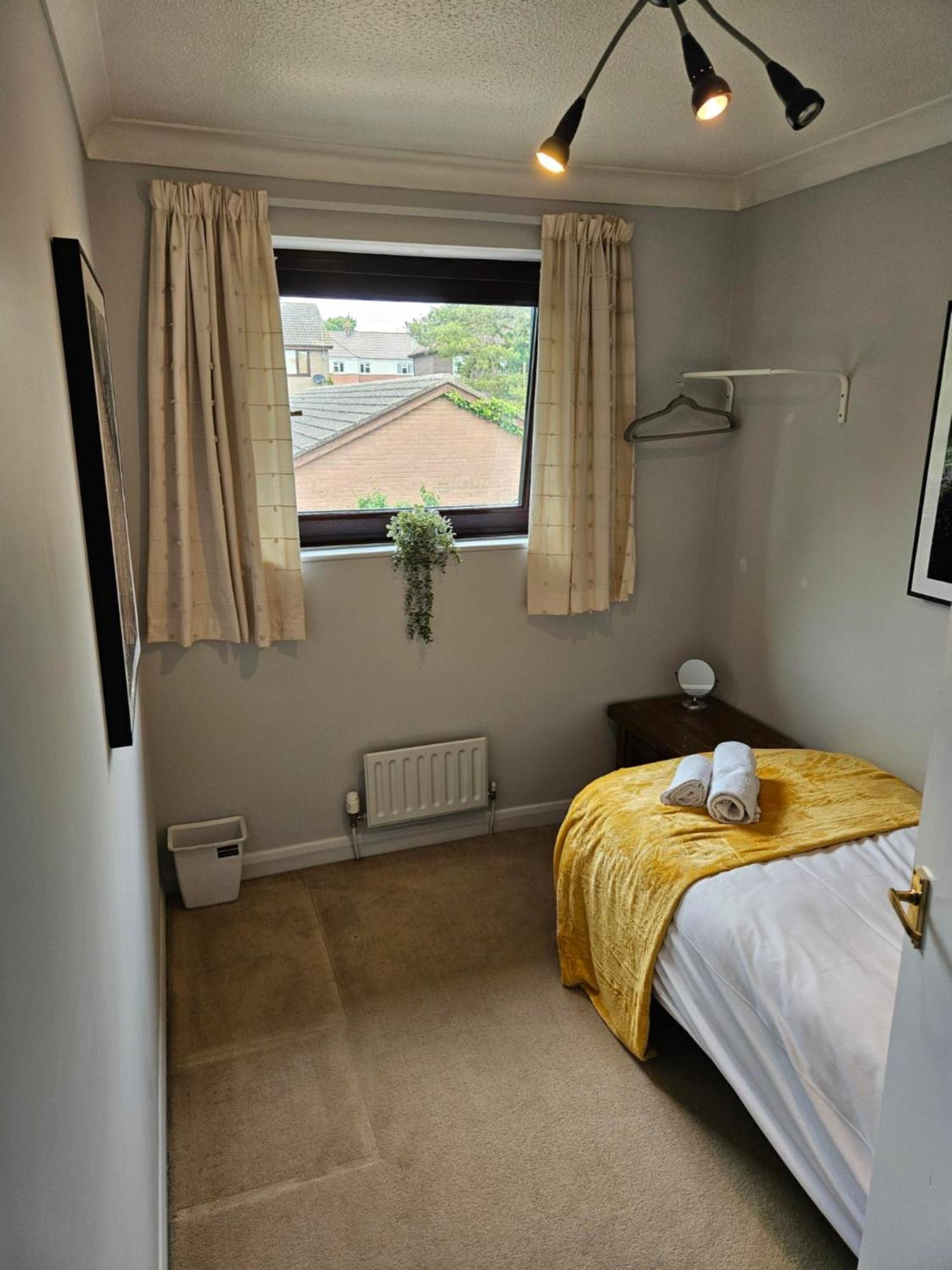 Redcot Gardens Stamford 4 Bed Contractor Familt Home With Parking Bagian luar foto