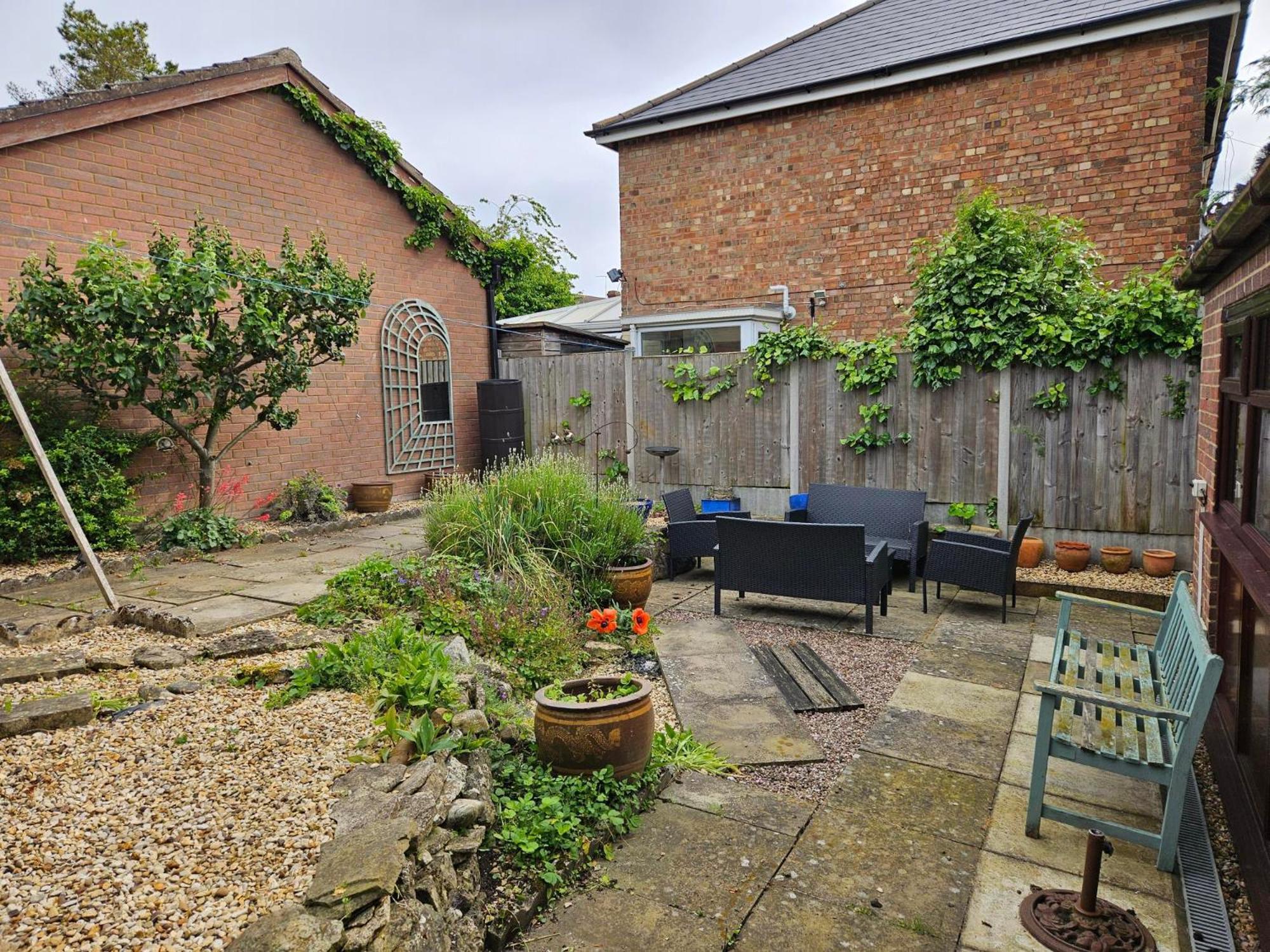 Redcot Gardens Stamford 4 Bed Contractor Familt Home With Parking Bagian luar foto